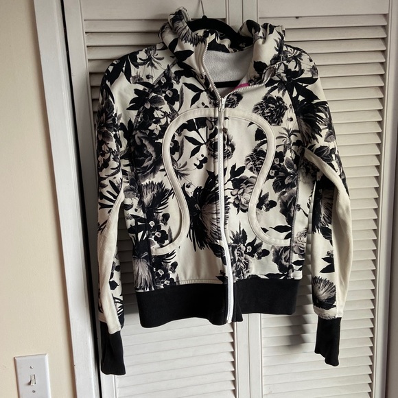 Tops - Lululemon Scuba Hoodie